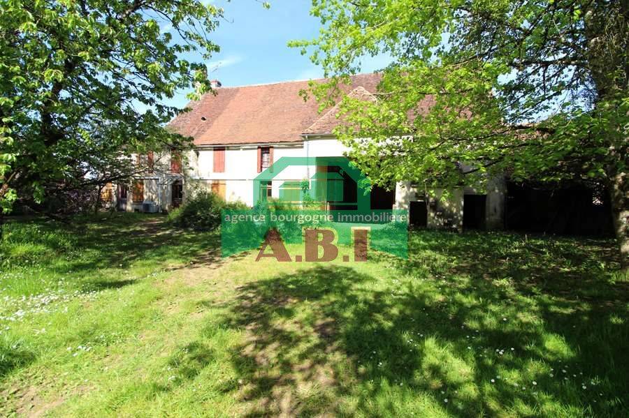 Maison 5 pièces 232 m² · à Montenoison · 232 m² · 39 000 €