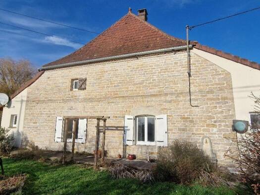 Maison à vendre 349 000 € 8 pièces 4 chambres 220 m² 6 718 m² de terrain Bletterans 39140