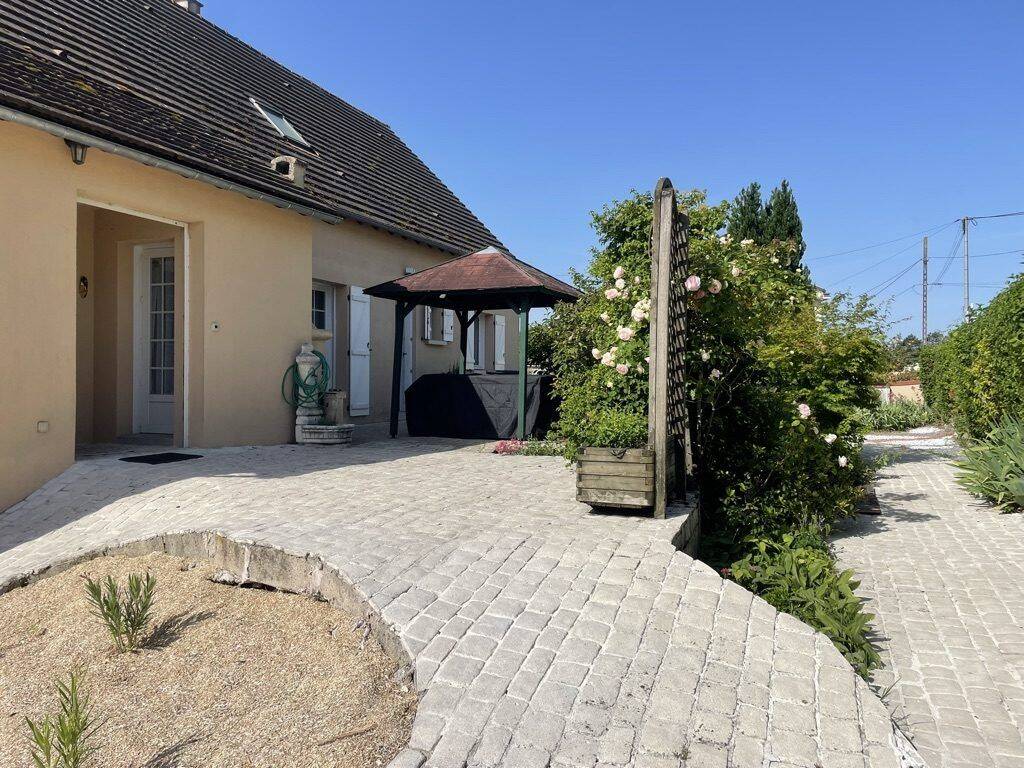 Maison 7 pièces 232 m² · à Saint-Épain · 232 m² · 315 000 €