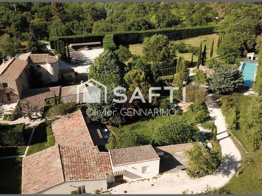 Demeure à vendre 2 299 000 € 20 pièces 16 chambres 591 m² 18 740 m² de terrain La Roque-sur-Pernes 84210