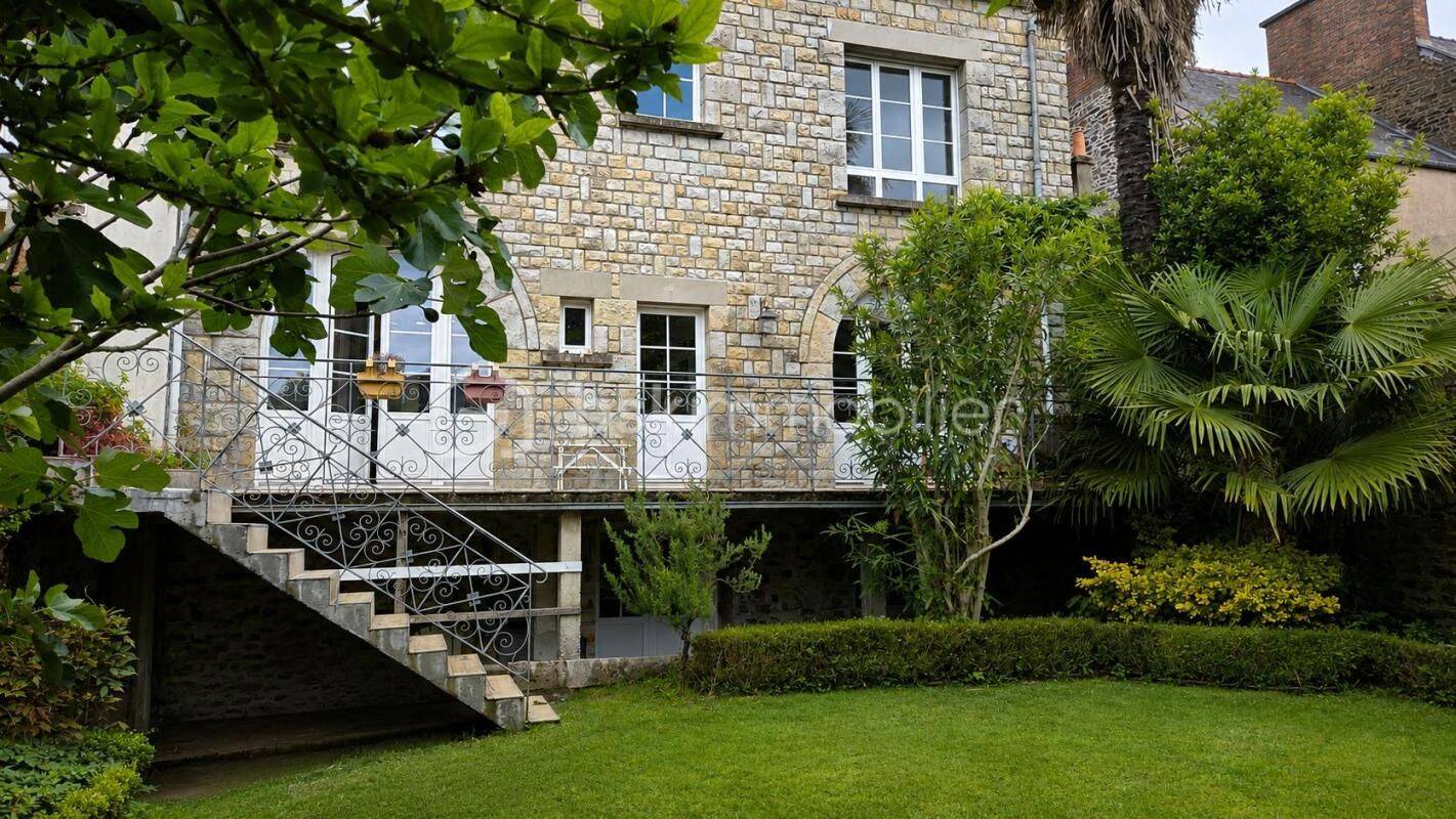 Maison 8 pièces 230 m² · à Fougères · 230 m² · 399 000 €