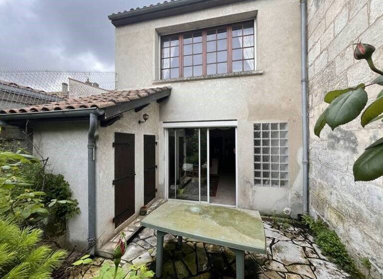 Immeuble à vendre 265 500 € 275 m²<br/>superficie Saint Cybard-Houmeau Angouleme 16000