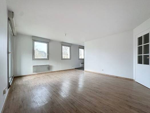 Appartement à louer 944 € 3 pièces 2 chambres 67 m² 5ème étage Wazemmes Lille 59000