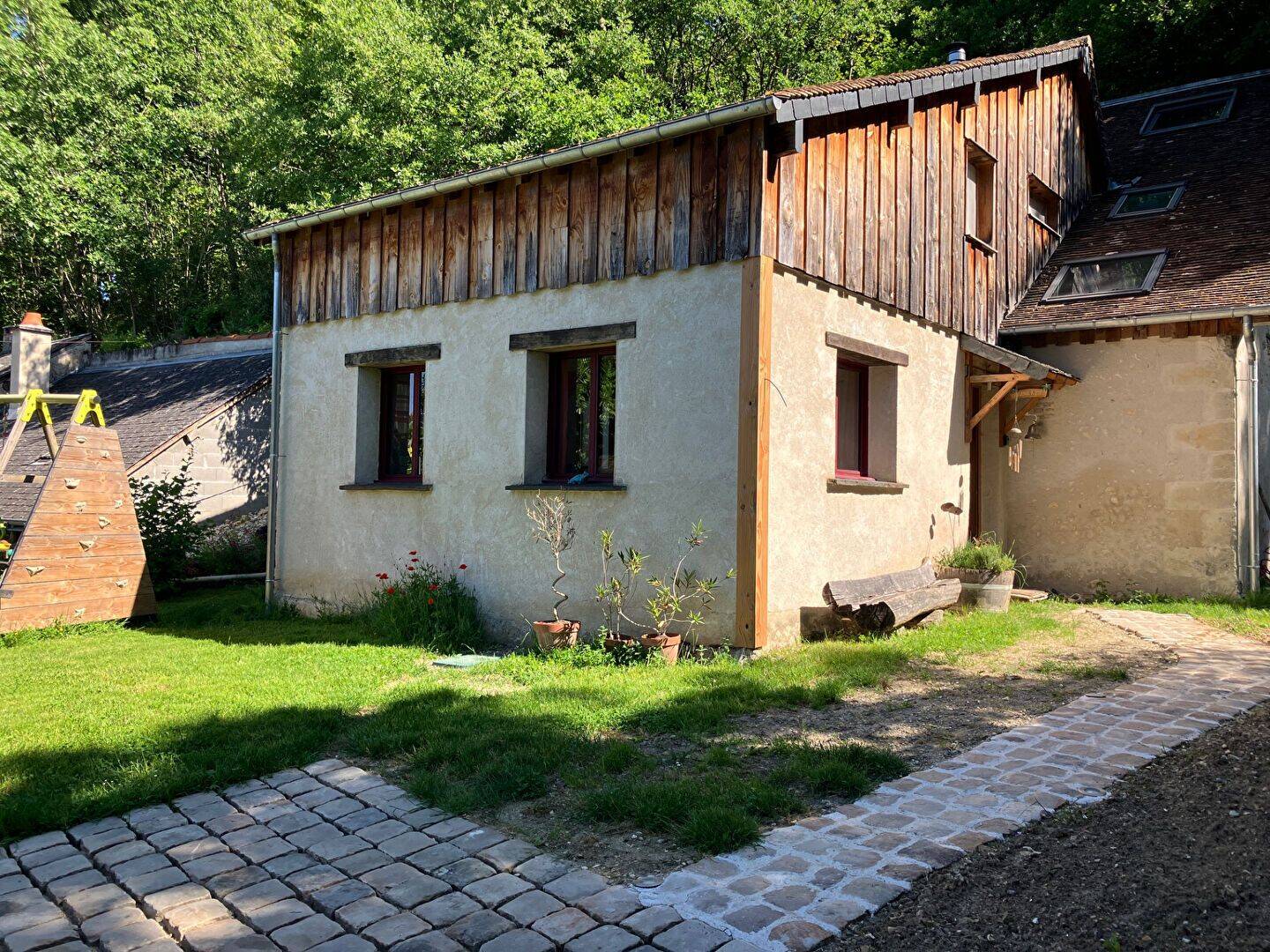 Maison 4 pièces 119 m² · à Saint-Ouen-les-Vignes · 119 m² · 930 €