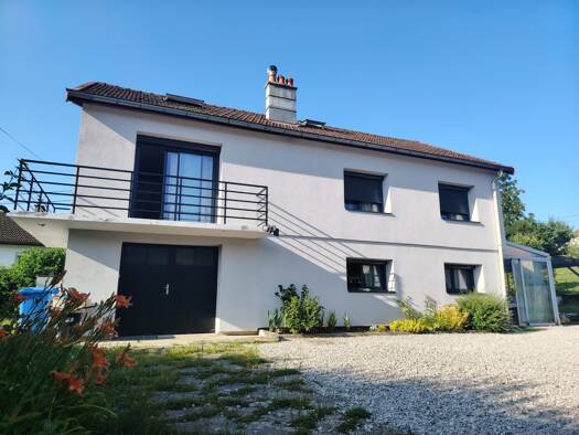 Maison à vendre 283 500 € 6 pièces 3 chambres 140 m² 577 m² de terrain Champagnole 39300