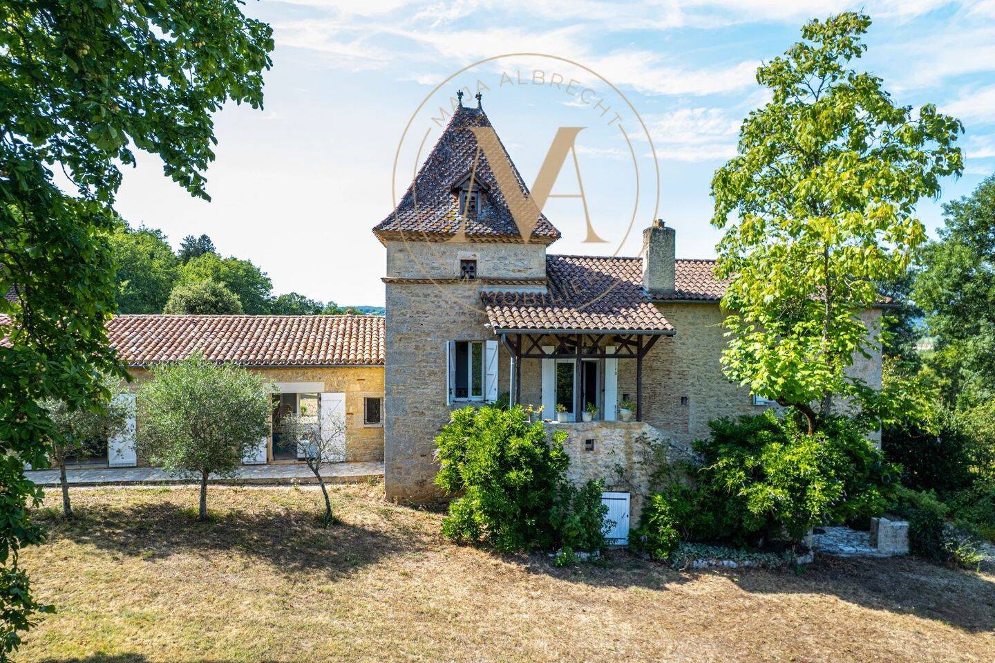 Maison 9 pièces 327 m² · à Mauroux · 327 m² · 699 000 €