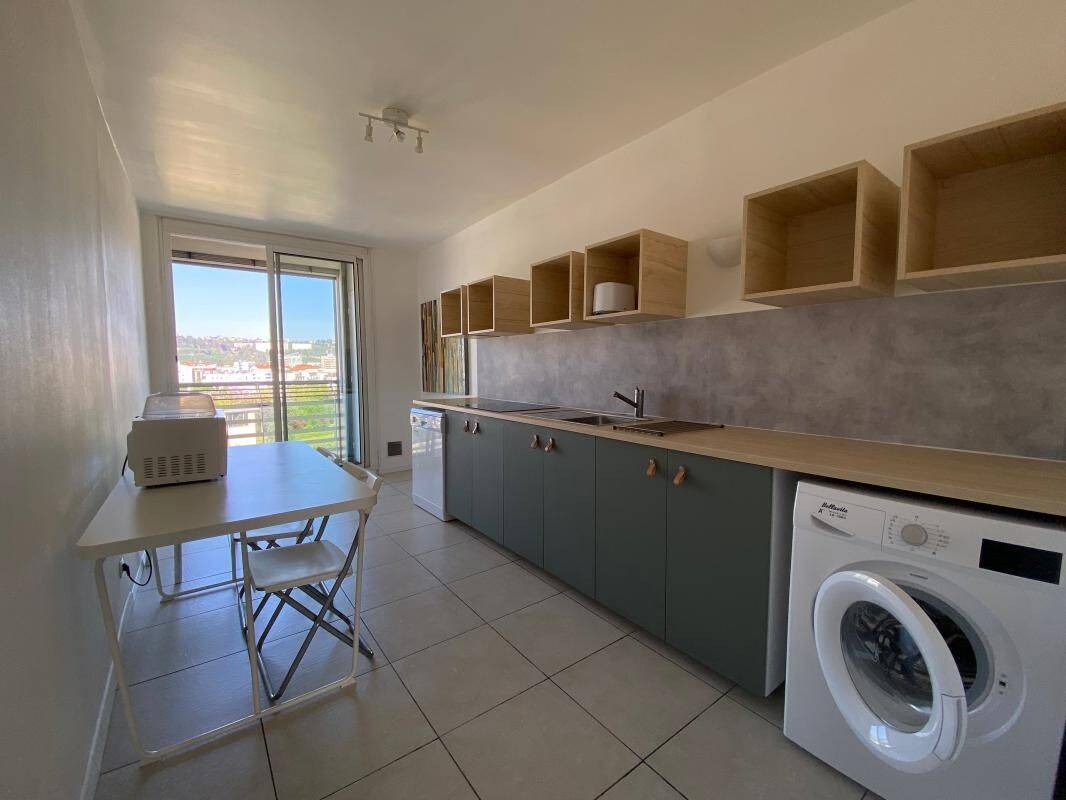 Colocation à louer - Lyon 7ème arrondissement - 529 € - 2 pièces, 1 chambre, 7ème étage · 529 €