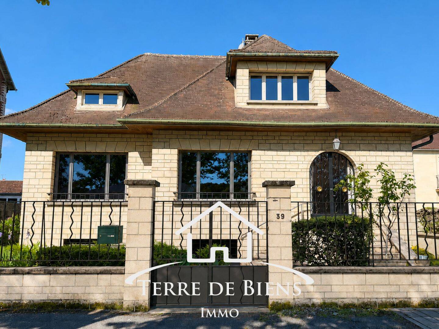 Maison 8 pièces 222 m² · à Soissons · 222 m² · 490 000 €