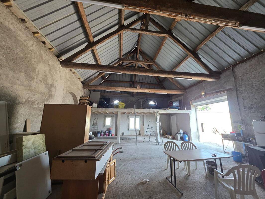 Maison 1 pièce 145 m² · à Abrest · 145 m² · 135 000 €