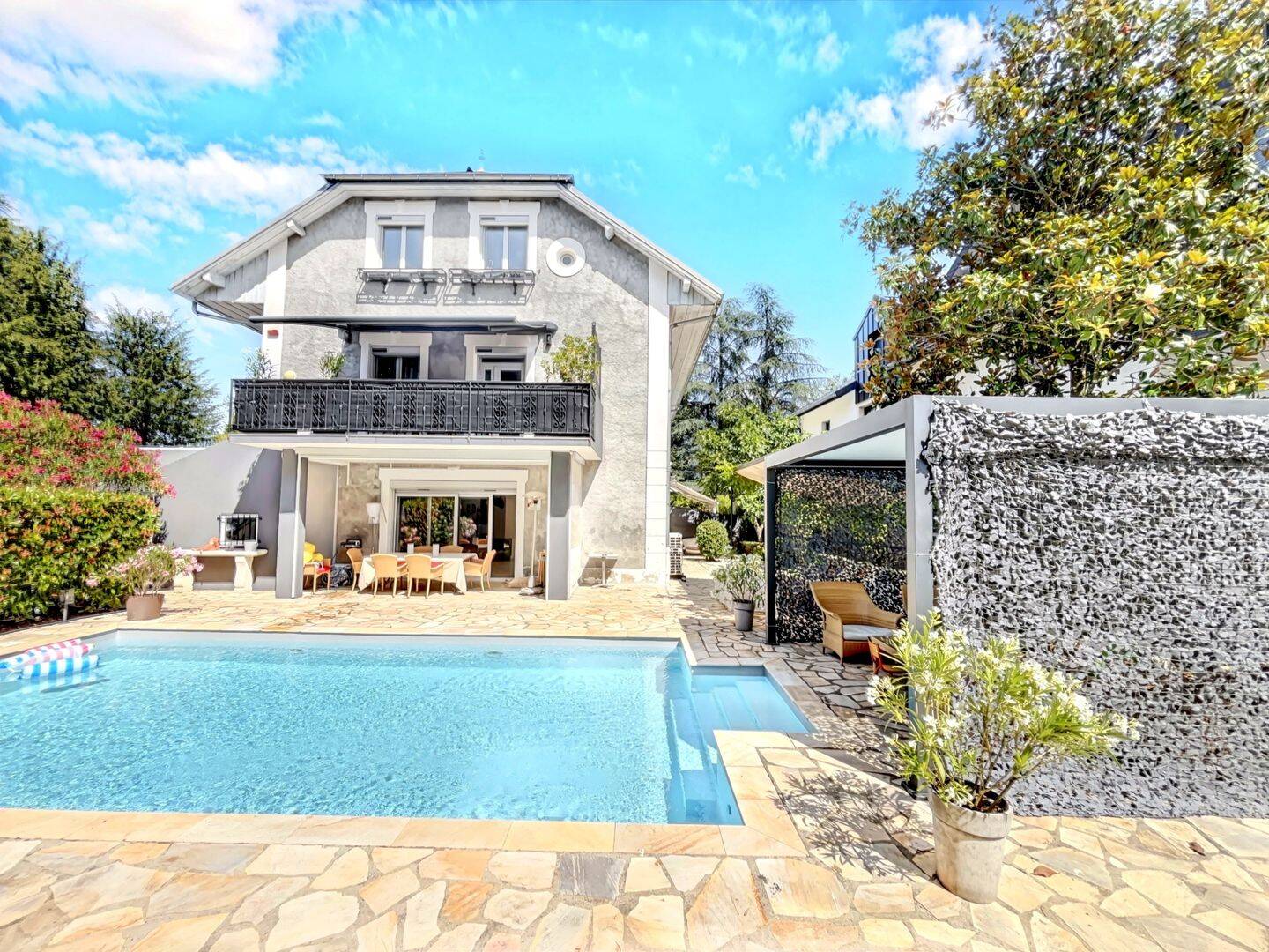 Maison 9 pièces 256 m² · à Tresserve · 256 m² · 1 295 000 €
