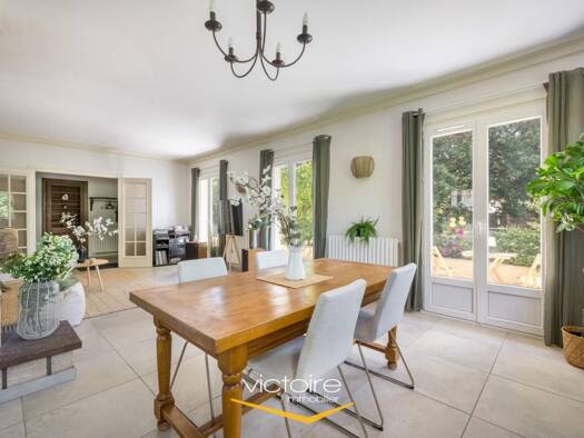 Maison à vendre 569 000 € 6 pièces 5 chambres 254 m² 1 211 m² de terrain Le Village Saint-Priest 69800