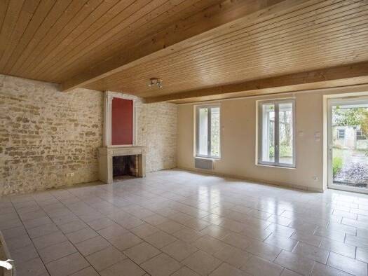 Maison à vendre 226 180 € 7 pièces 5 chambres 151 m² 400 m² de terrain Marans 17230