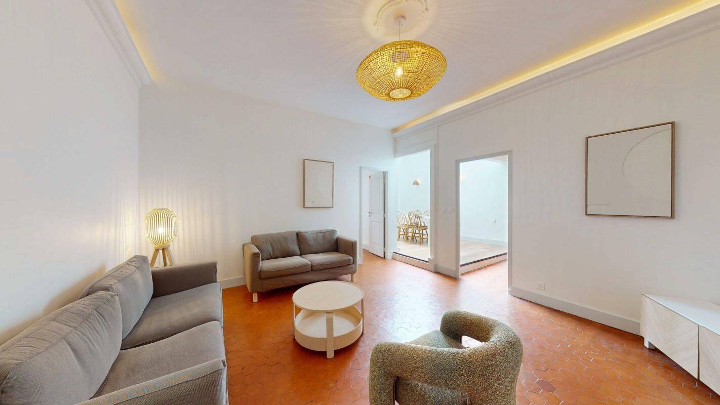 6 pièces 164 m² · à Aix-en-Provence · 164 m² · 775 €