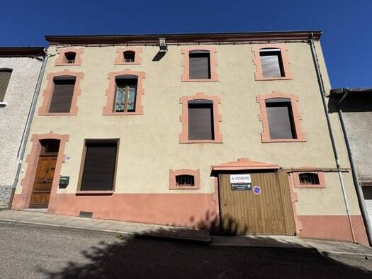 Immeuble à vendre 155 000 € 300 m² Saint-Germain-Laval 42260