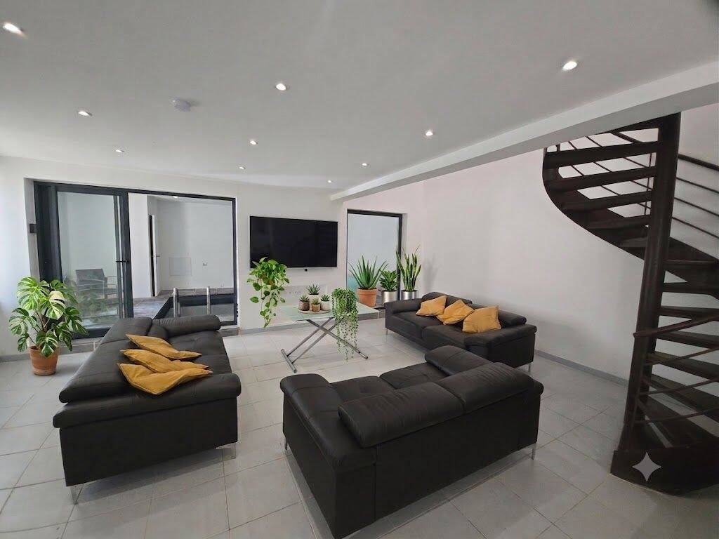 Maison 9 pièces 200 m² · à Saint-André-de-Roquelongue · 200 m² · 265 000 €