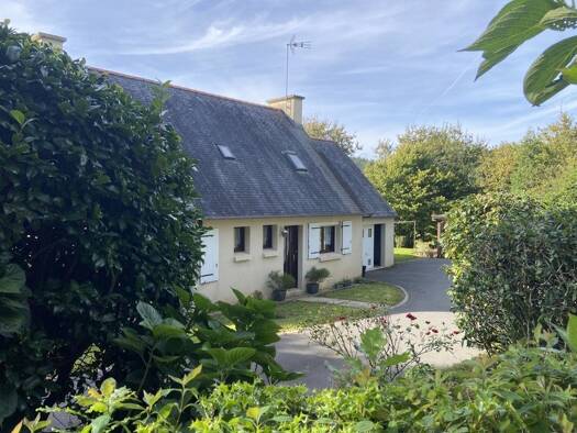 Maison à vendre 184 900 € 4 pièces 1 chambre 97 m² 1 780 m² de terrain Saint-Rivoal 29190