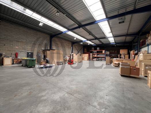 Local d'activités à vendre 2 780 000 € 3 400 m² d'espace de stockage Champcueil 91750