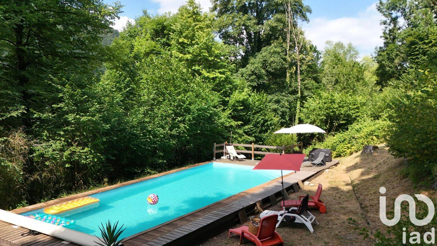 Maison 6 pièces 217 m² · à Montanges · 217 m² · 395 000 €