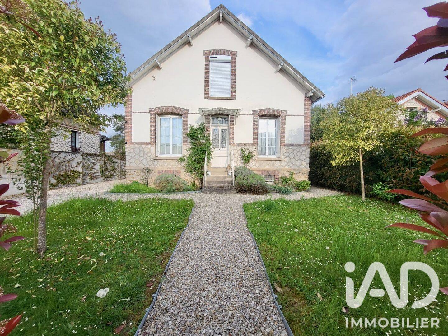 Maison 4 pièces 158 m² · à Saint-Julien-du-Sault · 158 m² · 174 000 €