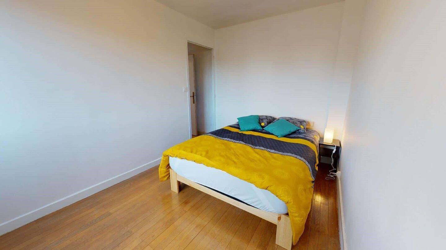 Room in Rue Victor Basch, Villeurbanne for 88 m² with 5 bedrooms — 2