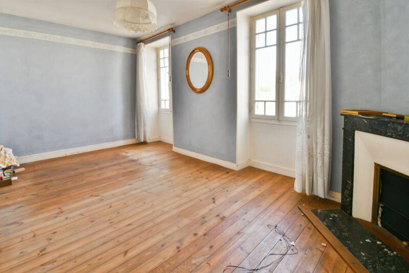 Maison 12 pièces 220 m² · à Brizambourg · 220 m² · 129 000 €