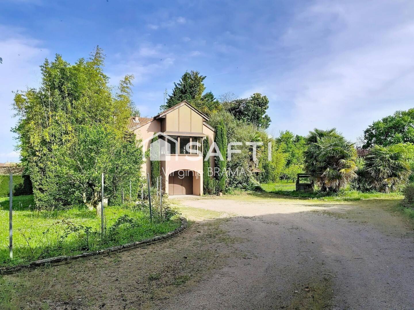 Maison 5 pièces 194 m² · à Crêches-sur-Saône · 194 m² · 270 000 €