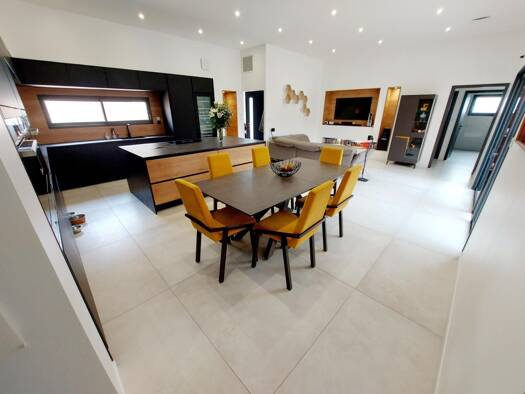 Maison de plain-pied à vendre 419 000 € 6 pièces 4 chambres 130 m² 672 m² de terrain Authume 39100