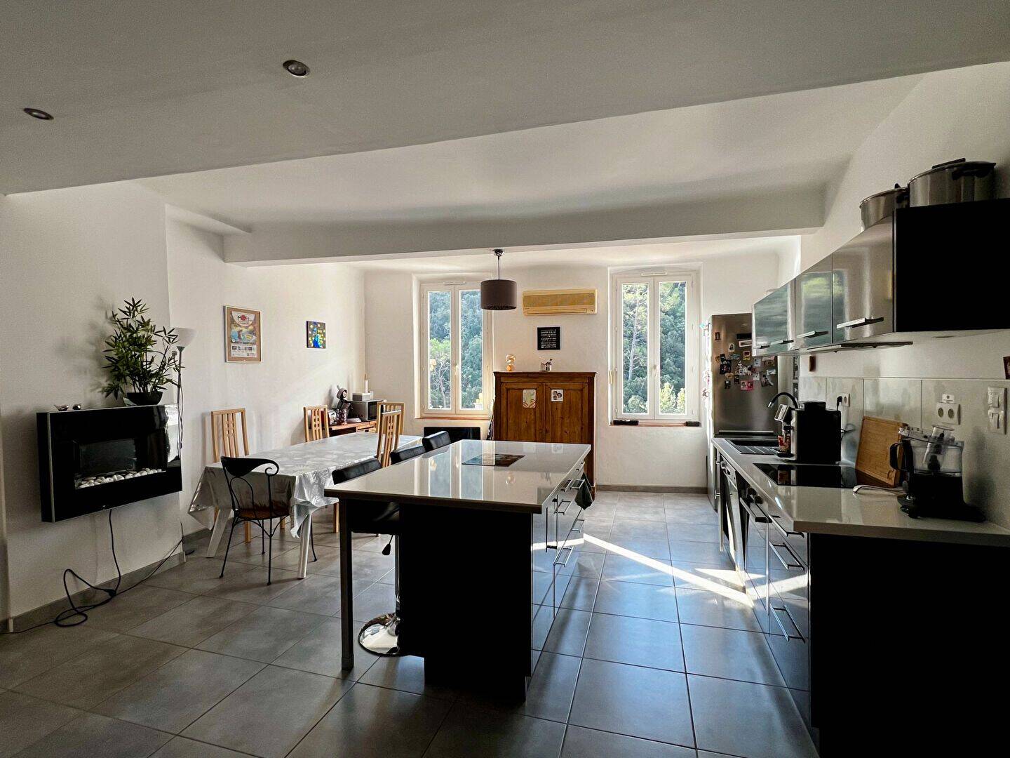 Appartement 6 pièces 115 m² · à Entrecasteaux · 115 m² · 175 000 €