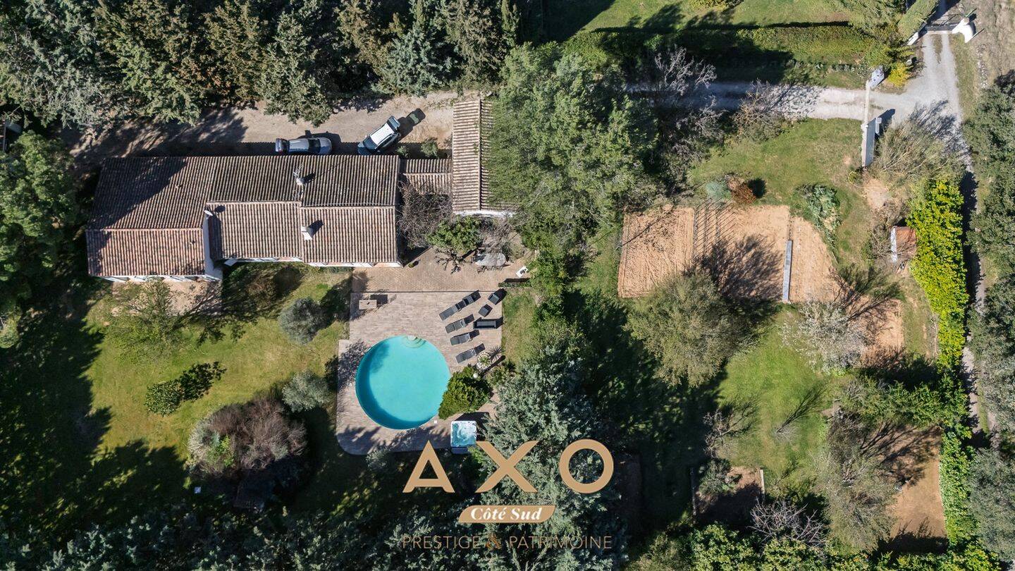 Maison 9 pièces 240 m² · à Jouques · 240 m² · 990 000 €