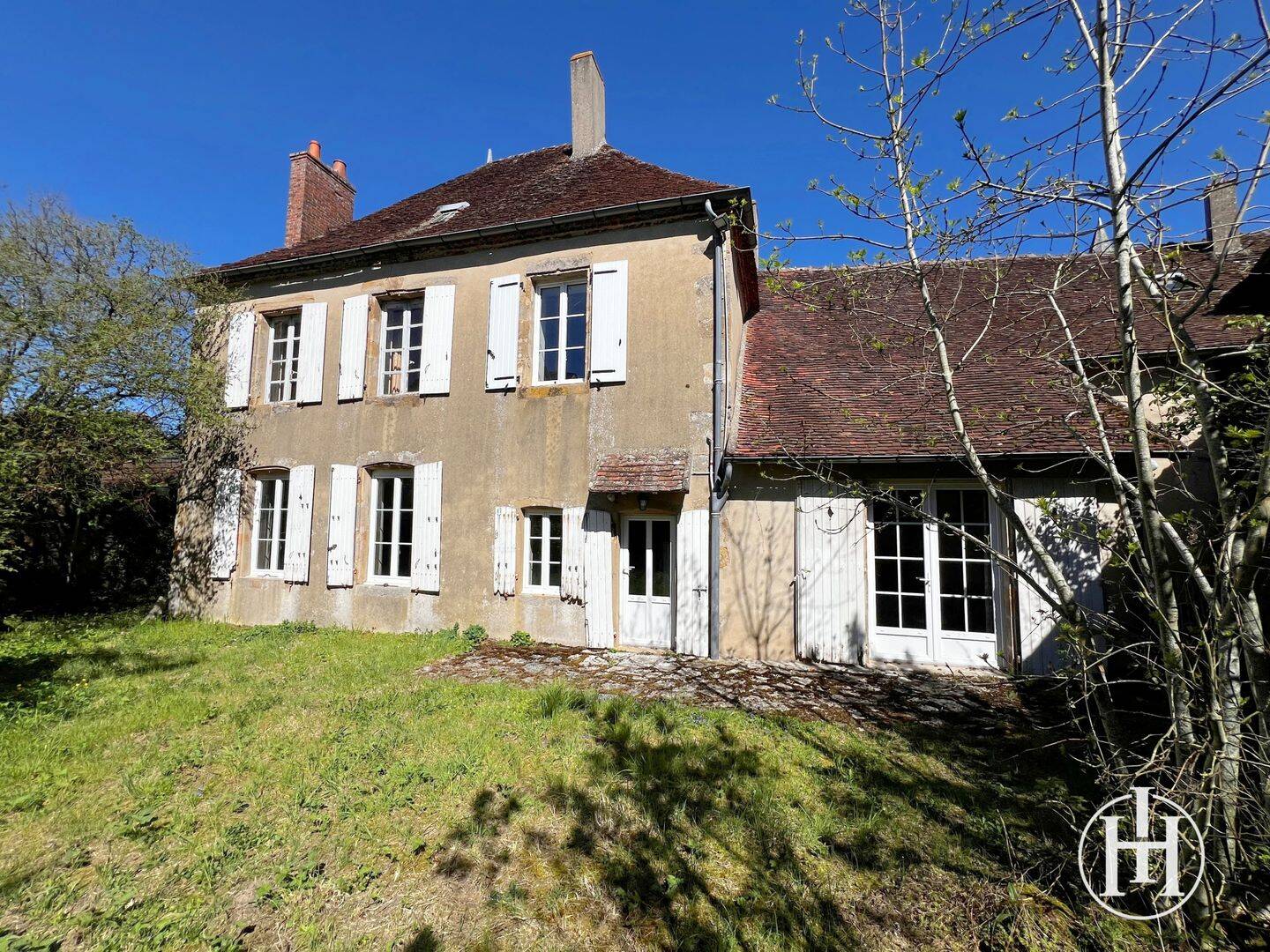 Maison 9 pièces 205 m² · à Cérilly · 205 m² · 115 000 €