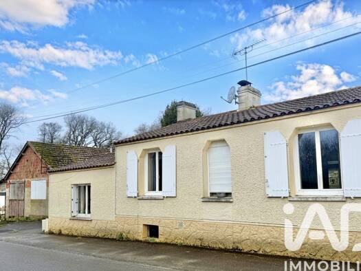 Maison de plain-pied à vendre 149 000 € 3 pièces 2 chambres 68 m² 643 m² de terrain Saint-Étienne-de-Mer-Morte 44270