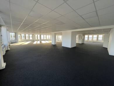 Espace bureau à vendre 990 000 € 1 138 m² de bureaux divisible de 275 m² à 1 138 m² Rouen 76100