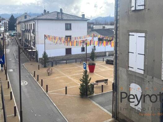 Appartement à vendre 180 000 € 4 pièces 2 chambres 70 m² Étage 2/2 Bourg-Madame 66760