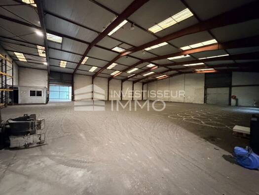 Entrepôt à vendre 999 000 € 1 000 m² d'espace de stockage Sud Bois-le-Roi 77590