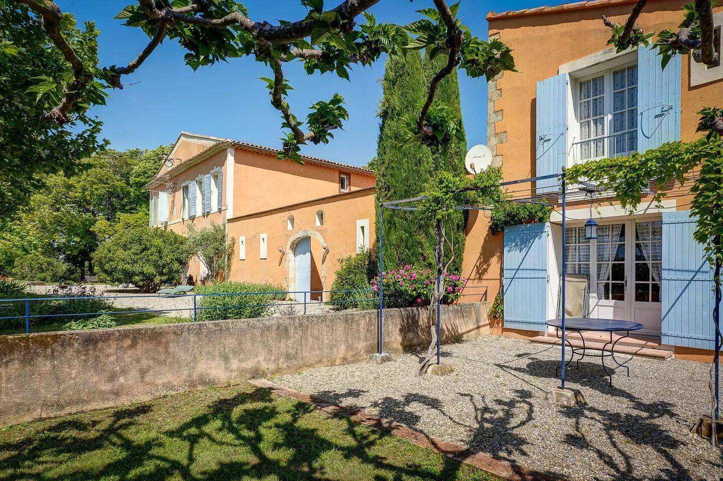 Maison 15 pièces 800 m² · à Apt · 800 m² · 3 480 000 €
