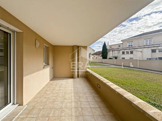 Appartement à vendre 199 000 € 3 pièces 2 chambres 59 m² RDC/2 Nord Châteaurenard 13160