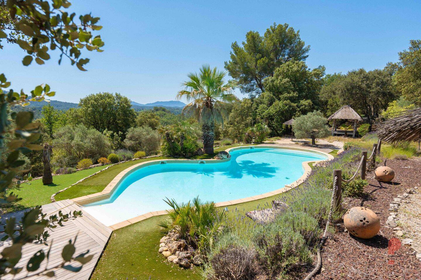 Maison 17 pièces 600 m² · à Saint-Maximin-la-Sainte-Baume · 600 m² · 2 980 000 €