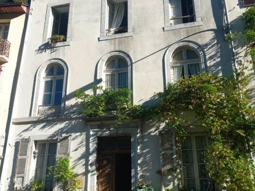 Immeuble à vendre 118 000 € 353 m² Laruns 64440