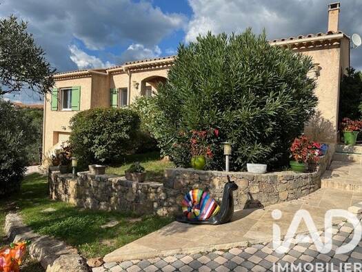 Maison de plain-pied à vendre 380 000 € 5 pièces 3 chambres 122 m² 5 048 m² de terrain Aups 83630