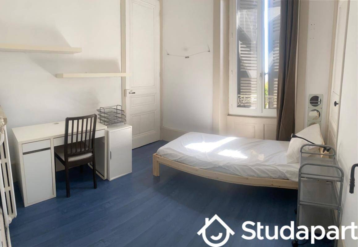 1 pièce 9 m² · à Saint-Martin-la-Plaine · 9 m² · 400 €