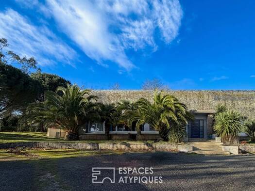 Maison de plain-pied à vendre 442 000 € 7 pièces 5 chambres 197 m² 3 823 m² de terrain Locquénolé 29670