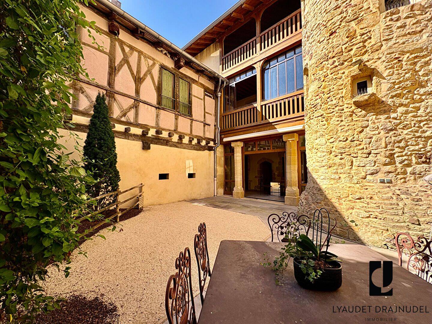 Maison 7 pièces 200 m² · à Charlieu · 200 m² · 519 000 €