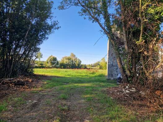 Terrain constructible à vendre 89 500 € 2 855 m² de terrain Granzay-Gript 79360