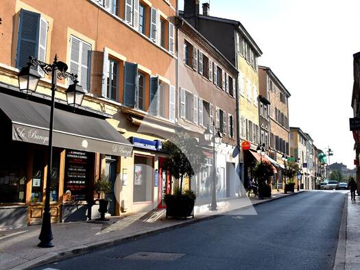 Boutique avec bail commercial 875 € 5 pièces 70 m² de surface de vente Est Trévoux 01600