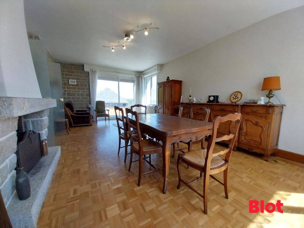 Maison 6 pièces 133 m² · à Val-Couesnon · 132,6 m² · 175 000 €