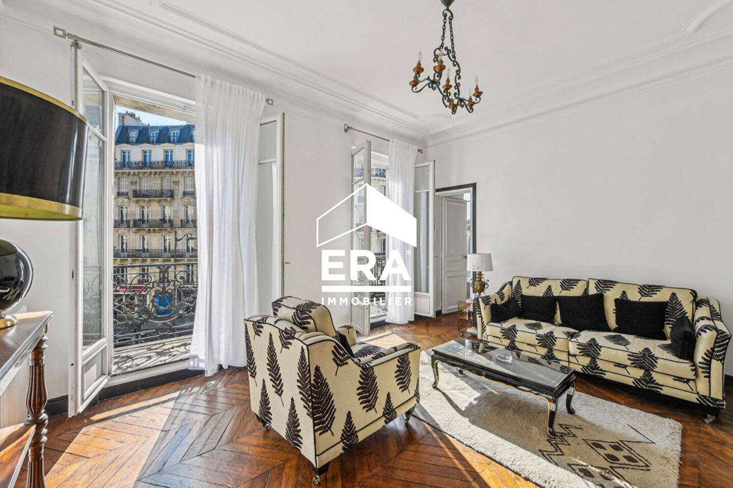Appartement 5 pièces 117 m² · à Paris 8ème Arrondissement · 117 m² · 3 828 €/mois