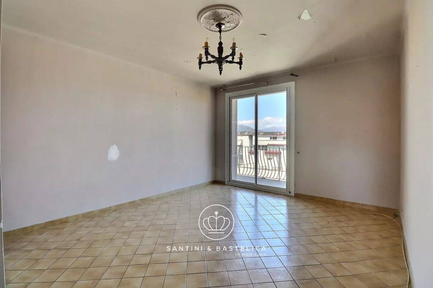 Appartement 4 pièces 90 m² · à Ajaccio · 90 m² · 215 000 €