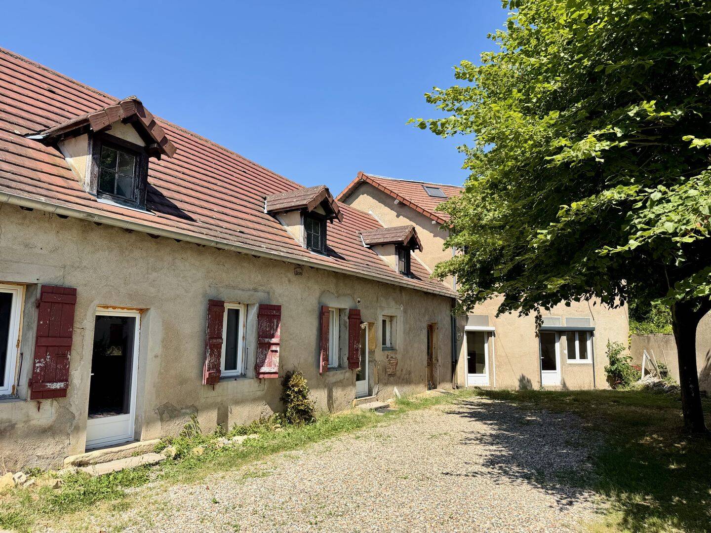 Maison 13 pièces 220 m² · à Paray-le-Monial · 220,2 m² · 150 000 €