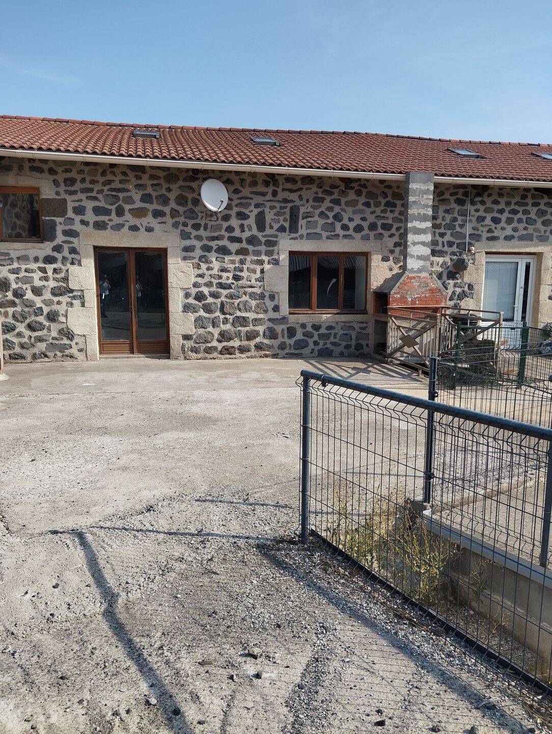 Appartement 5 pièces 90 m² · à Sanssac-l'Église · 90 m² · 700 €