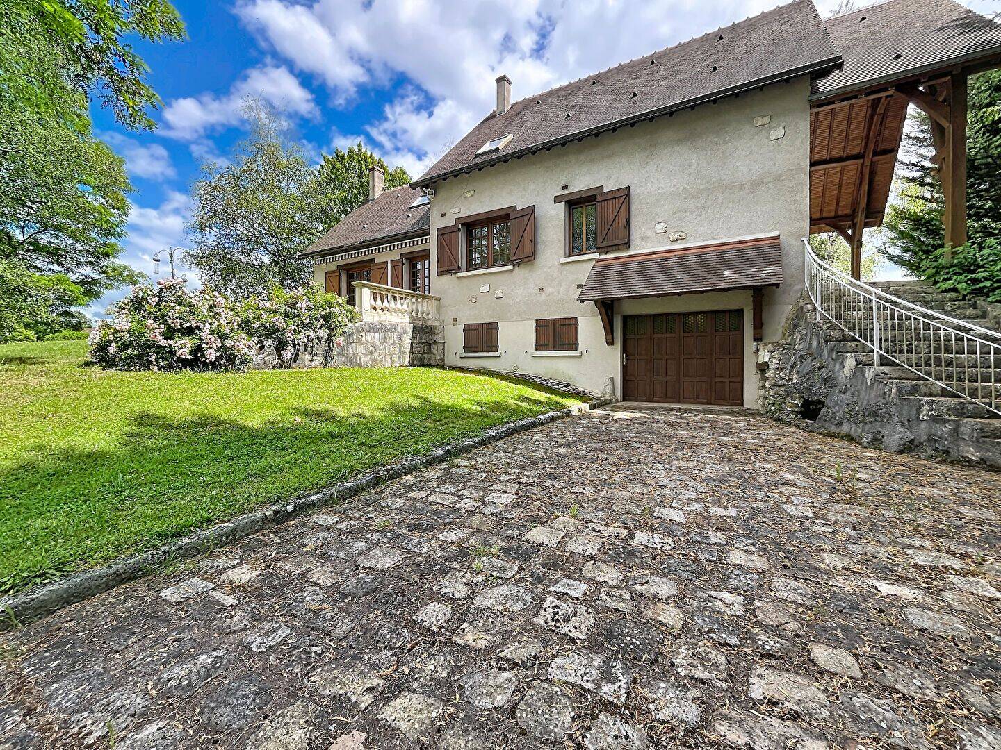 Maison 7 pièces 172 m² · à Cellettes · 172 m² · 368 000 €